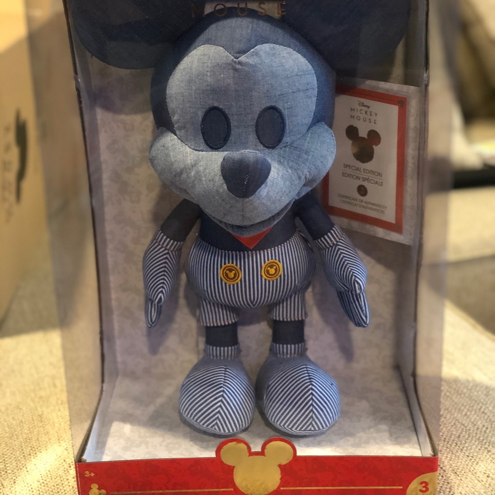 Disney Year of The Mouse Plush March '20